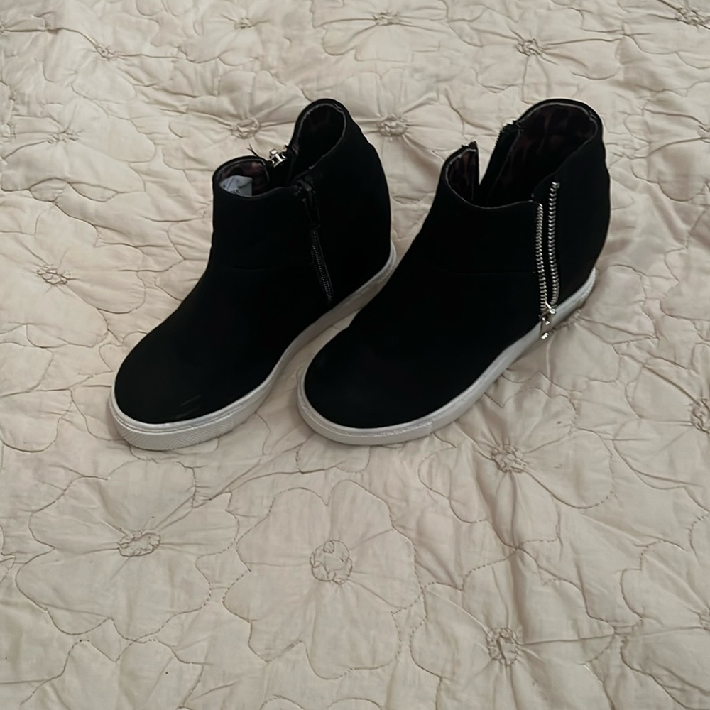 Girls Steve Madden short boots